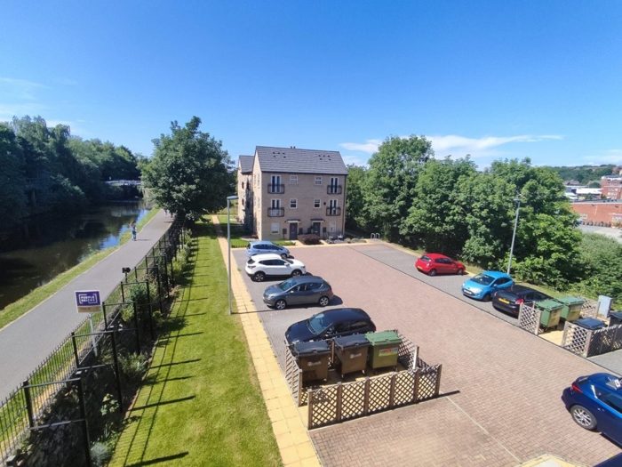 Photo of Holts Crest Way, Leeds, LS12