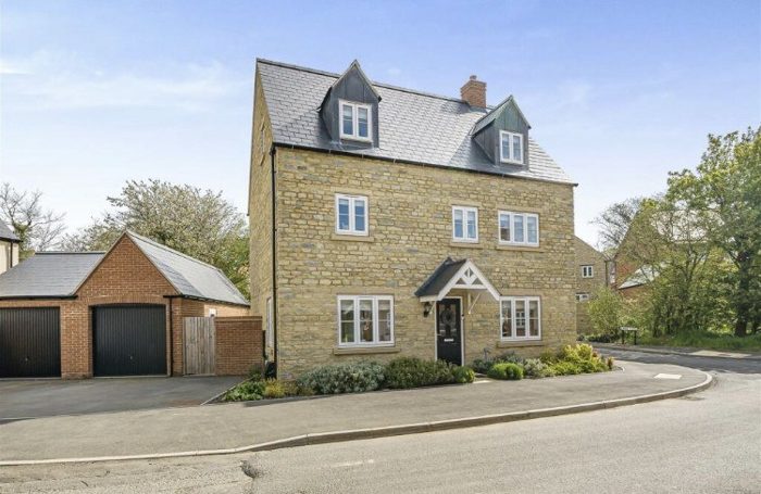 Photo of Catch Yard Road, West Northamptonshire, NN12