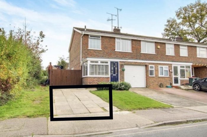 Photo of Saunders Close, Gatwick, RH10
