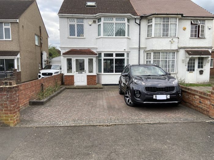 Photo of Zealand Avenue, Heathrow, UB7