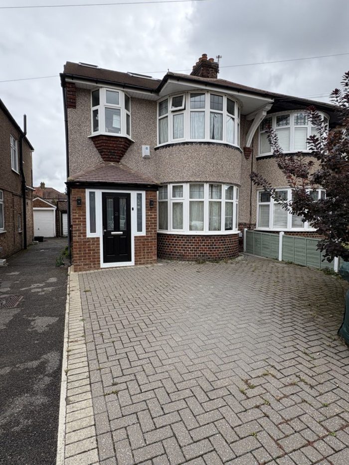 Photo of Chase Gardens, Richmond, TW2