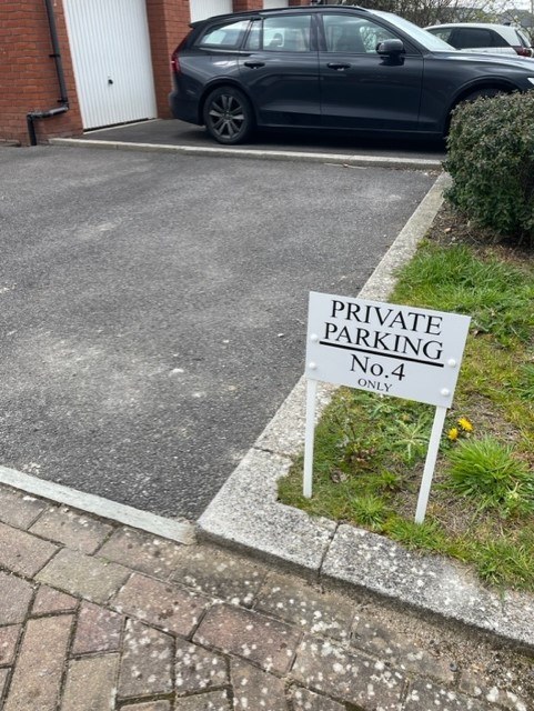 Photo of Charlbury Road, Gatwick, RH10