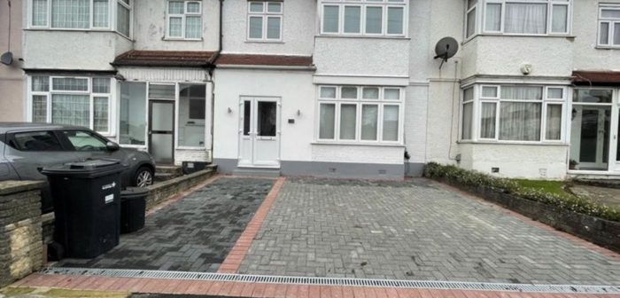 Photo of Redbridge Lane East, IG4