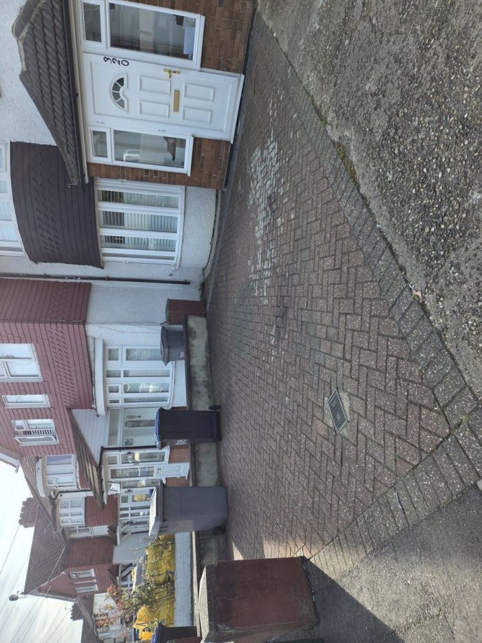 Photo of Tokyngton Avenue, Willesden, HA9