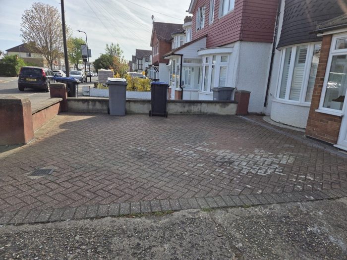 Photo of Tokyngton Avenue, Willesden, HA9
