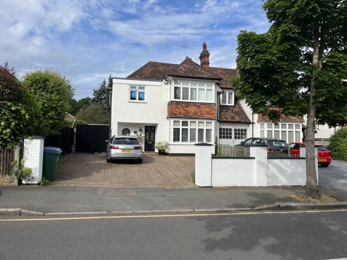 Photo of Oxhey Road, Watford, WD19