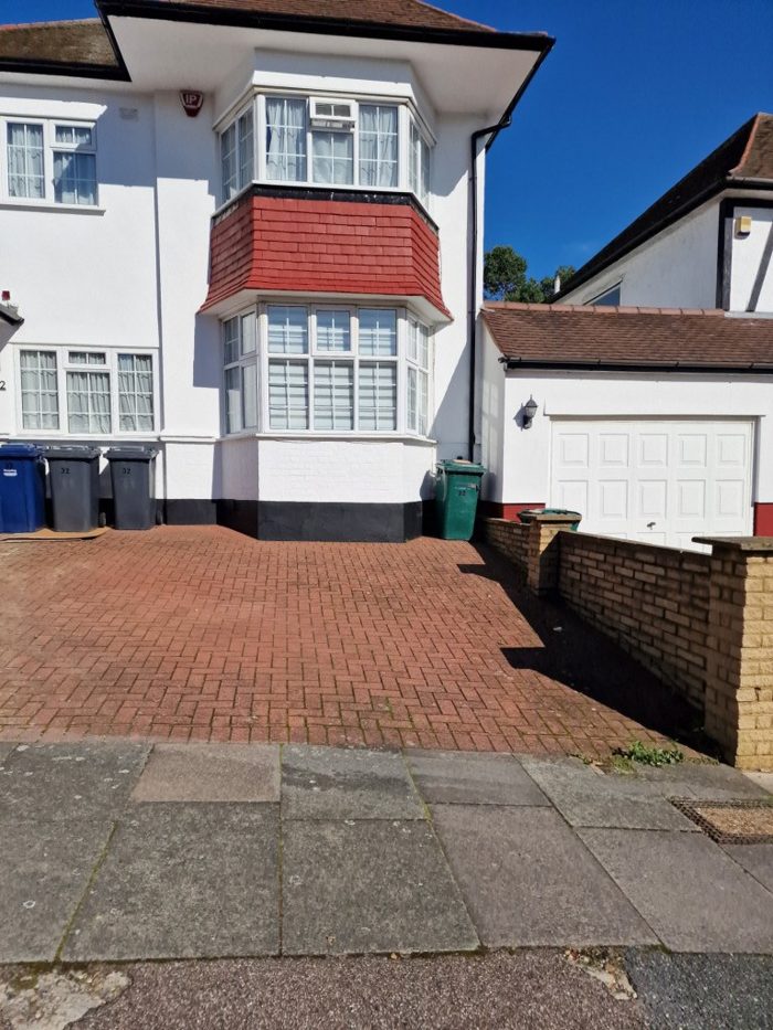 Photo of Crespigny Road, Brent Cross, NW4