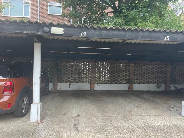 Photo of Broomfield Rd Kew Rd, Richmond, TW9