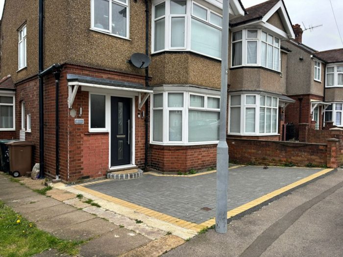 Photo of Rutland Crescent, Luton, LU2