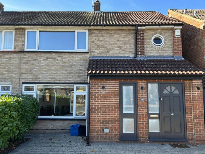 Photo of Lincoln Avenue, Richmond, TW2