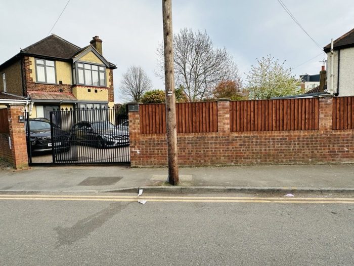 Photo of Doghurst Drive, Heathrow, UB7
