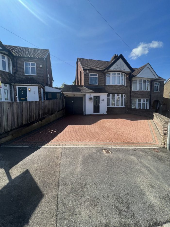 Photo of Woodbury Hill, Luton, LU2