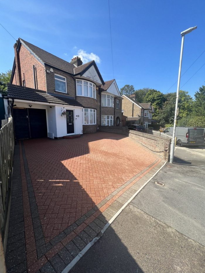 Photo of Woodbury Hill, Luton, LU2