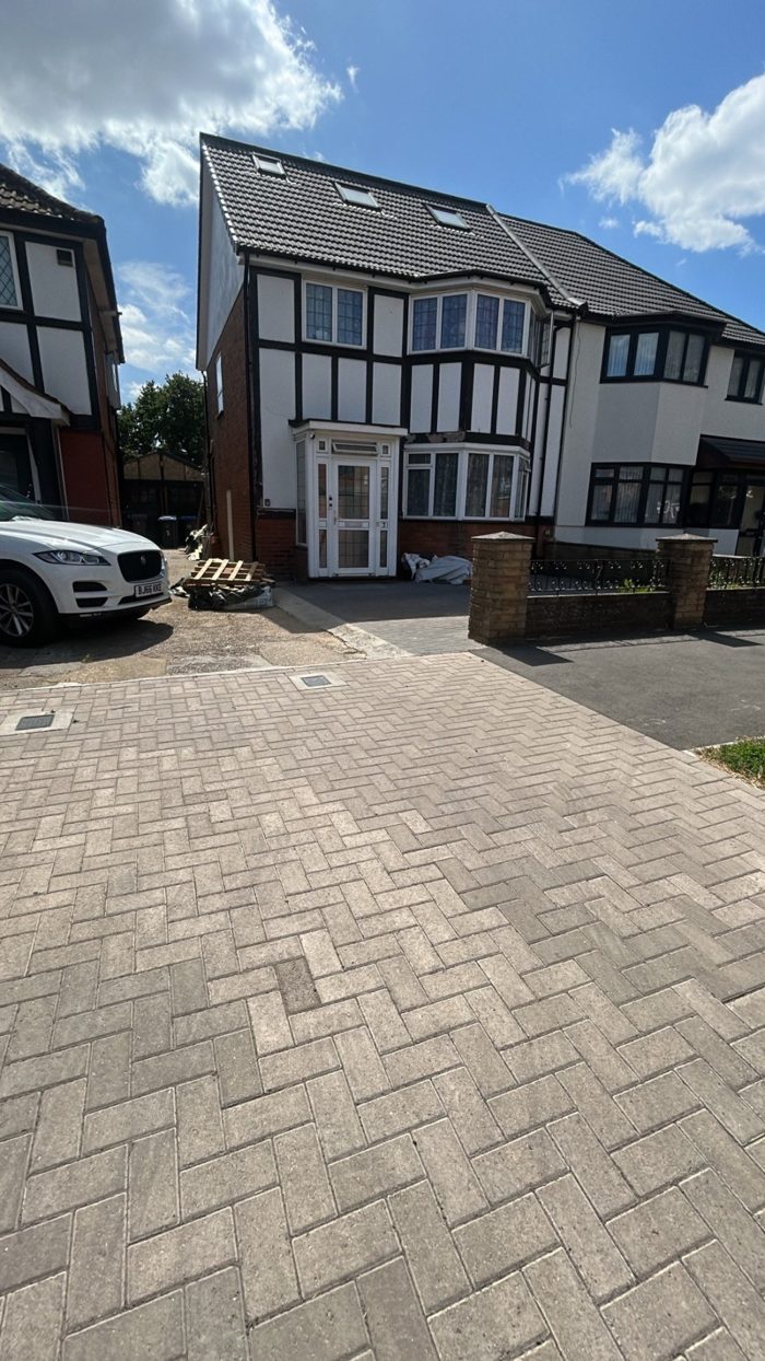 Photo of Vivian Avenue, Willesden, HA9