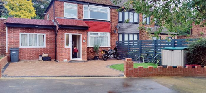 Photo of Arnold Crescent, Richmond, TW7