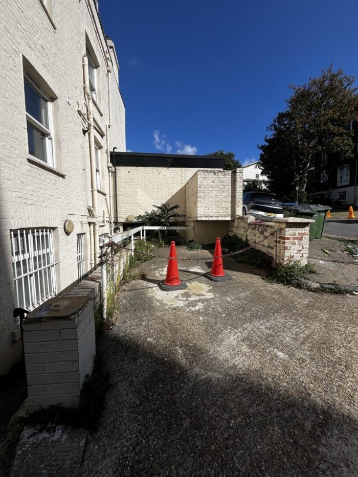 Photo of Cresswell Park, Lewisham, SE3