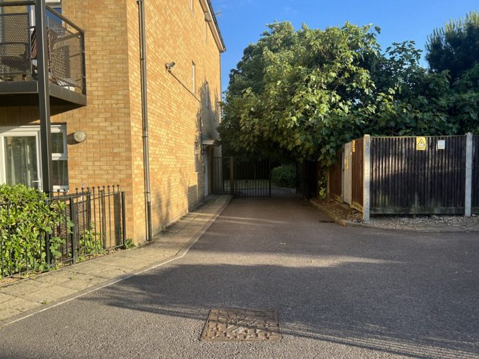 Photo of Barlow Road, Ealing, W3