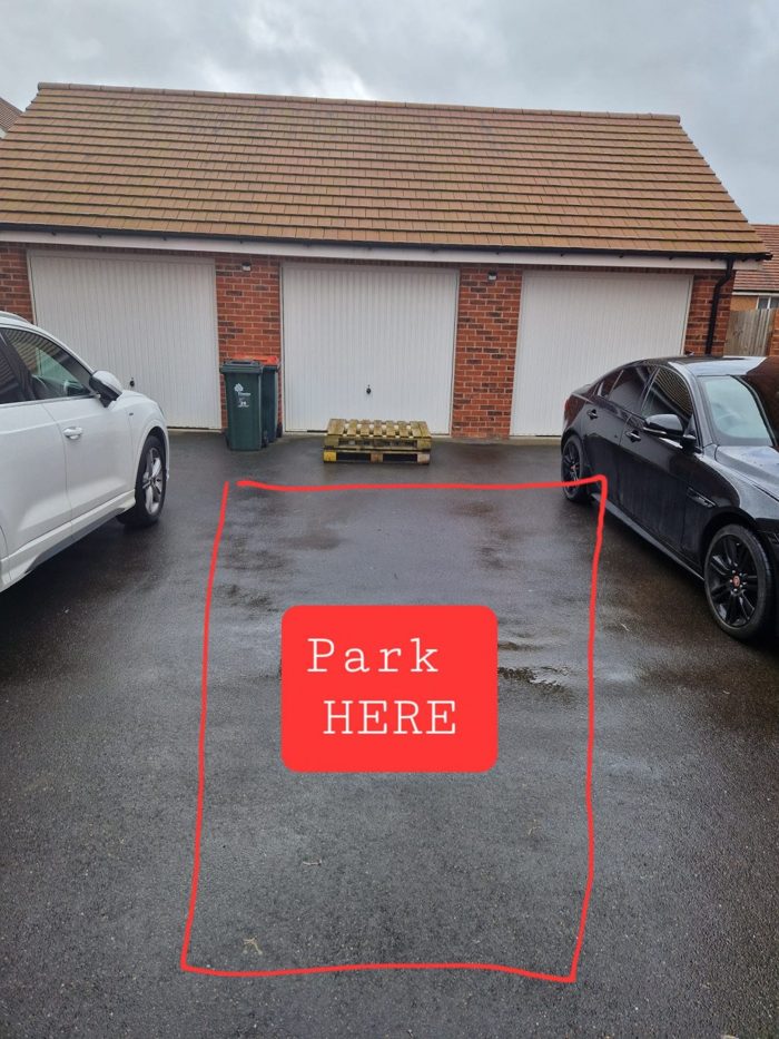 Photo of Jade Wy, Gatwick, RH10