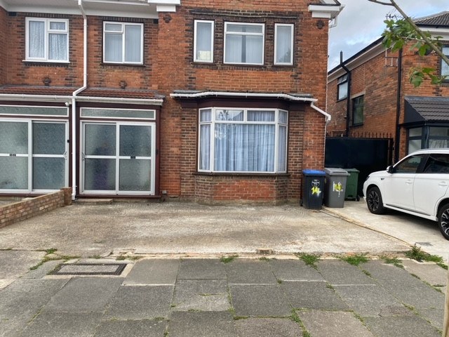 Photo of Vivian Avenue, Willesden, HA9