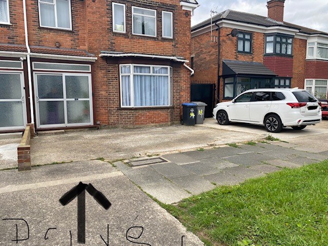 Photo of Vivian Avenue, Willesden, HA9
