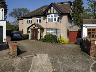 Manor Park Gardens, Barnet, HA8