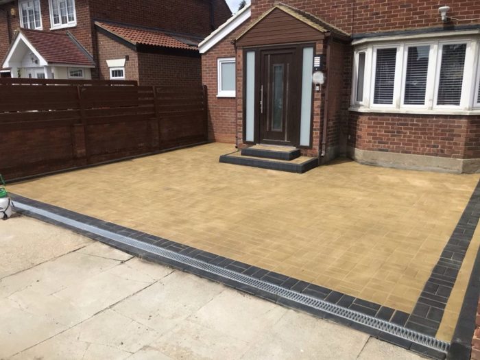 Photo of Redlees Close, Richmond, TW7