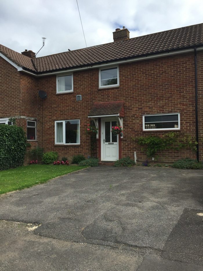 Photo of The Crescent, Gatwick, RH6
