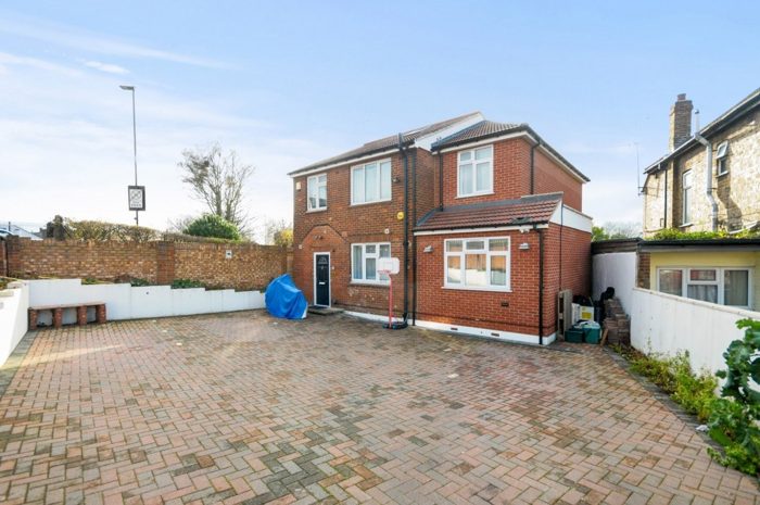 Photo of Station Road, Richmond, TW3