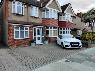 Jubilee Avenue, Richmond, TW2