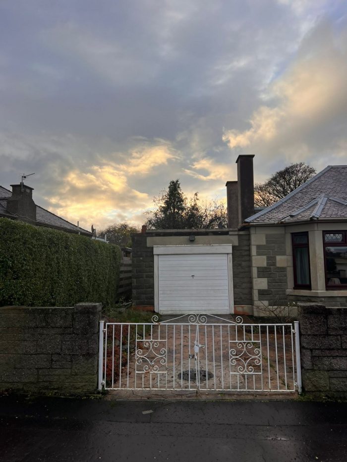 Photo of Robb's Loan, Edinburgh, EH14