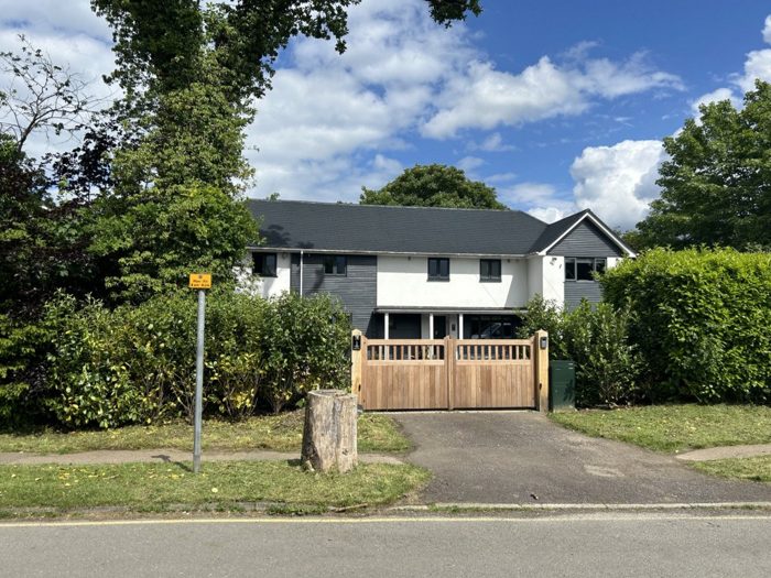 Photo of The Avenue, Gatwick, RH6
