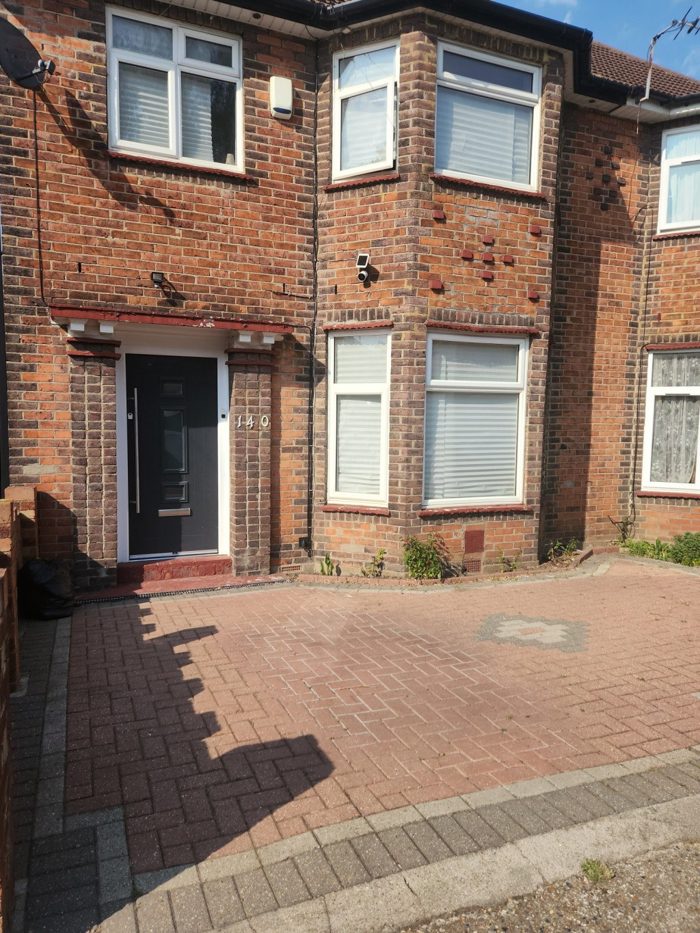 Photo of Vivian Avenue, Willesden, HA9