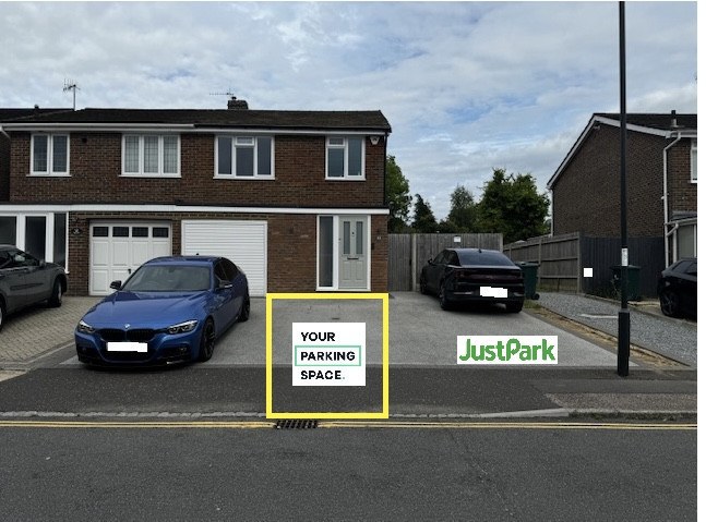 Photo of Saunders Close, Gatwick, RH10