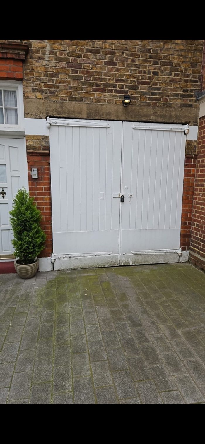 Photo of Devonshire Mews W, Harley Street, W1G