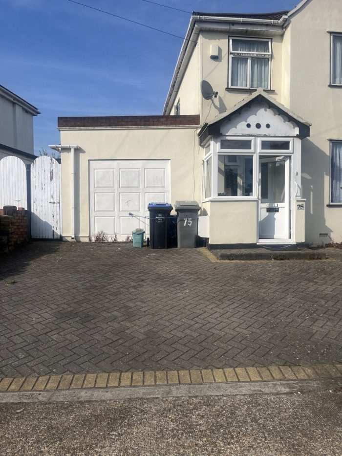 Photo of Tokyngton Avenue, Willesden, HA9