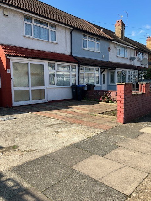 Photo of Middleham Gardens, Enfield, N18