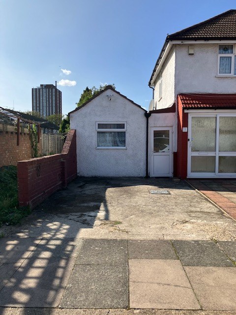 Photo of Middleham Gardens, Enfield, N18