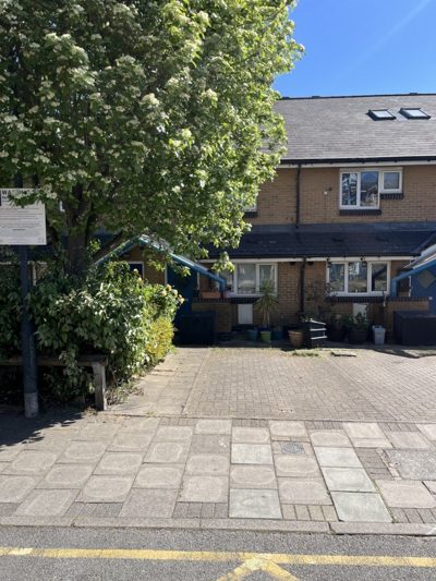 Woodger Road, Shepherd's Bush, W12