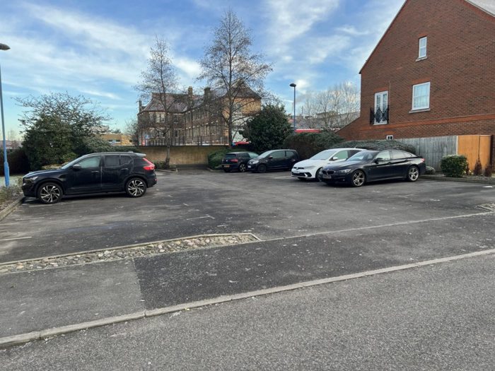 Photo of White Lodge Close, Richmond, TW7
